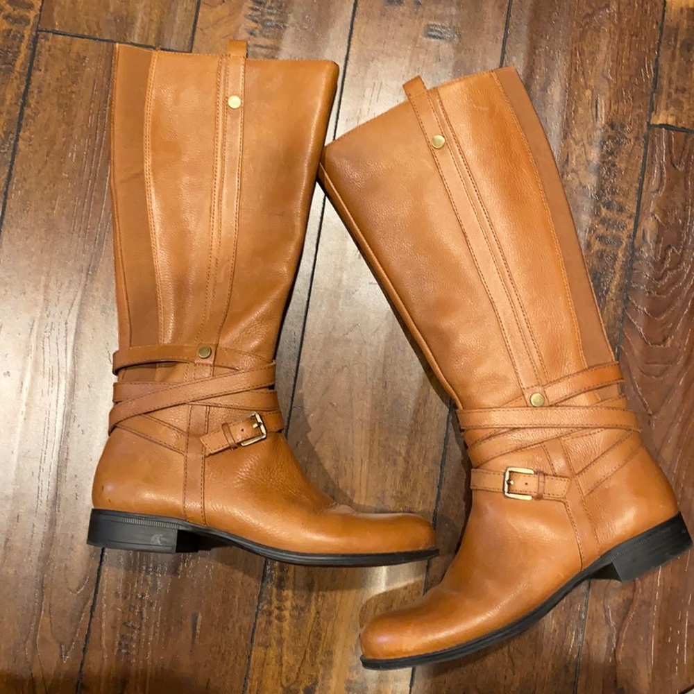 7.5 Naturalizer boots in box. Caramel color.